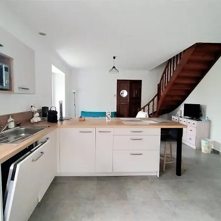 T3 Confortable Avec Terrasse, 2 Chambres, Cuisine Equipee, Wi-fi - - Fr-1-495-122 Apartment