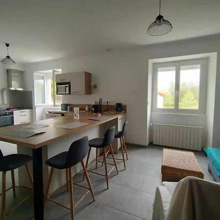 Apartment T3 Confortable Avec Terrasse, 2 Chambres, Cuisine Equipee, Wi-fi - - Fr-1-495-122 Larressore