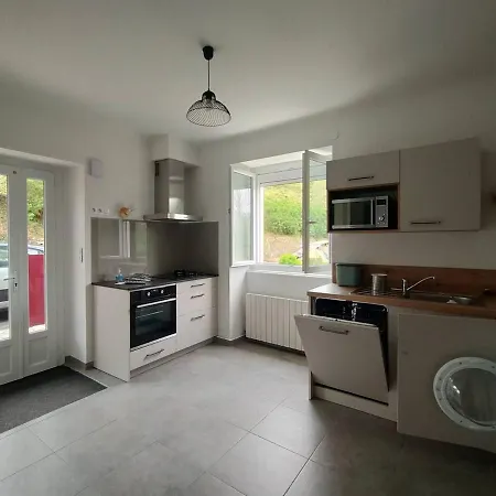 T3 Confortable Avec Terrasse, 2 Chambres, Cuisine équipée, Wi-fi – - Fr-1-495-122 Larressore