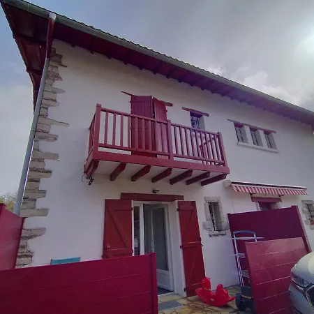 Appartement T3 Confortable Avec Terrasse, 2 Chambres, Cuisine équipée, Wi-fi – - Fr-1-495-122