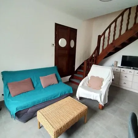 T3 Confortable Avec Terrasse, 2 Chambres, Cuisine équipée, Wi-fi – - Fr-1-495-122 *