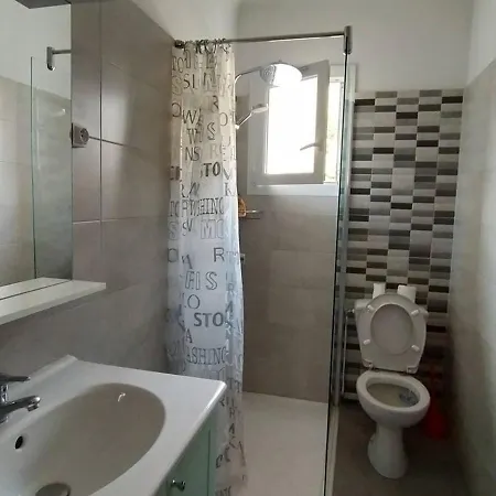 T3 Confortable Avec Terrasse, 2 Chambres, Cuisine Equipee, Wi-fi - - Fr-1-495-122 Apartment