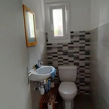Appartement T3 Confortable Avec Terrasse, 2 Chambres, Cuisine équipée, Wi-fi – - Fr-1-495-122